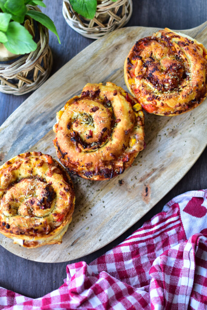 BBQ Pizzaschnecken mit Bacon und Käse aus der Heißluftfritteuse