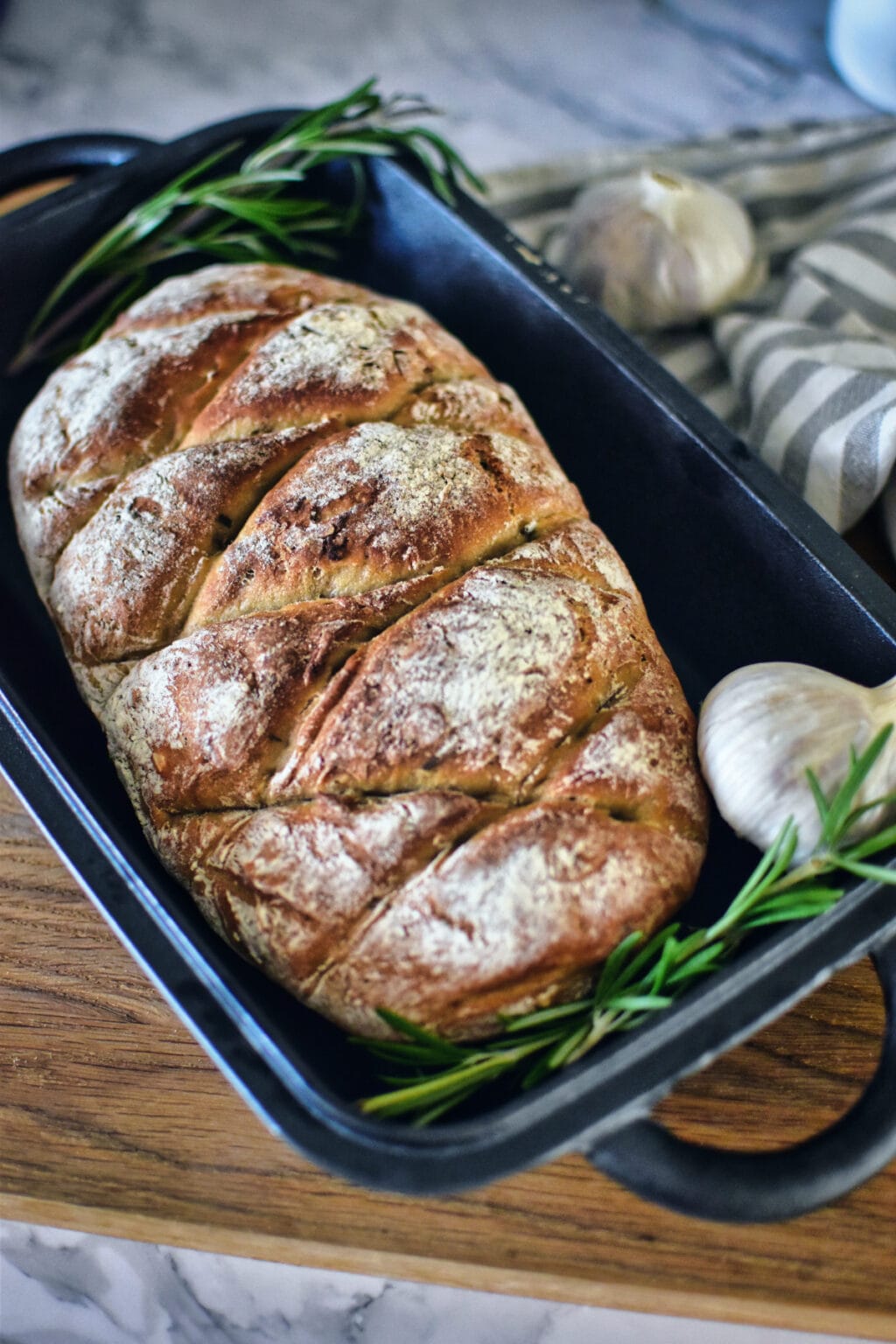 Rosmarin Brot mit geröstetem Knoblauch « Hauptsache-Lecker