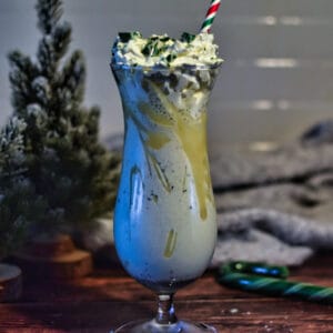 Weihnachts-Milchshake mit Pfefferminze
