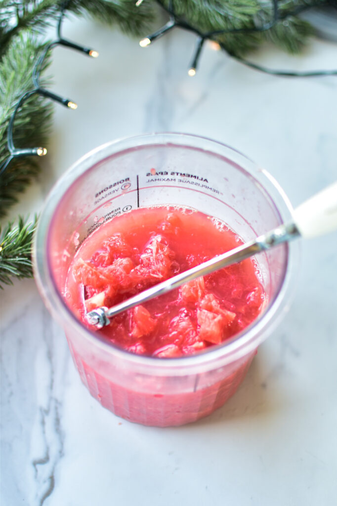 Zubereitung des festlichen Desserts Schritt für Schritt.