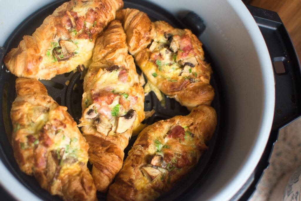 Gefüllte Croissants aus der Heißluftfritteuse