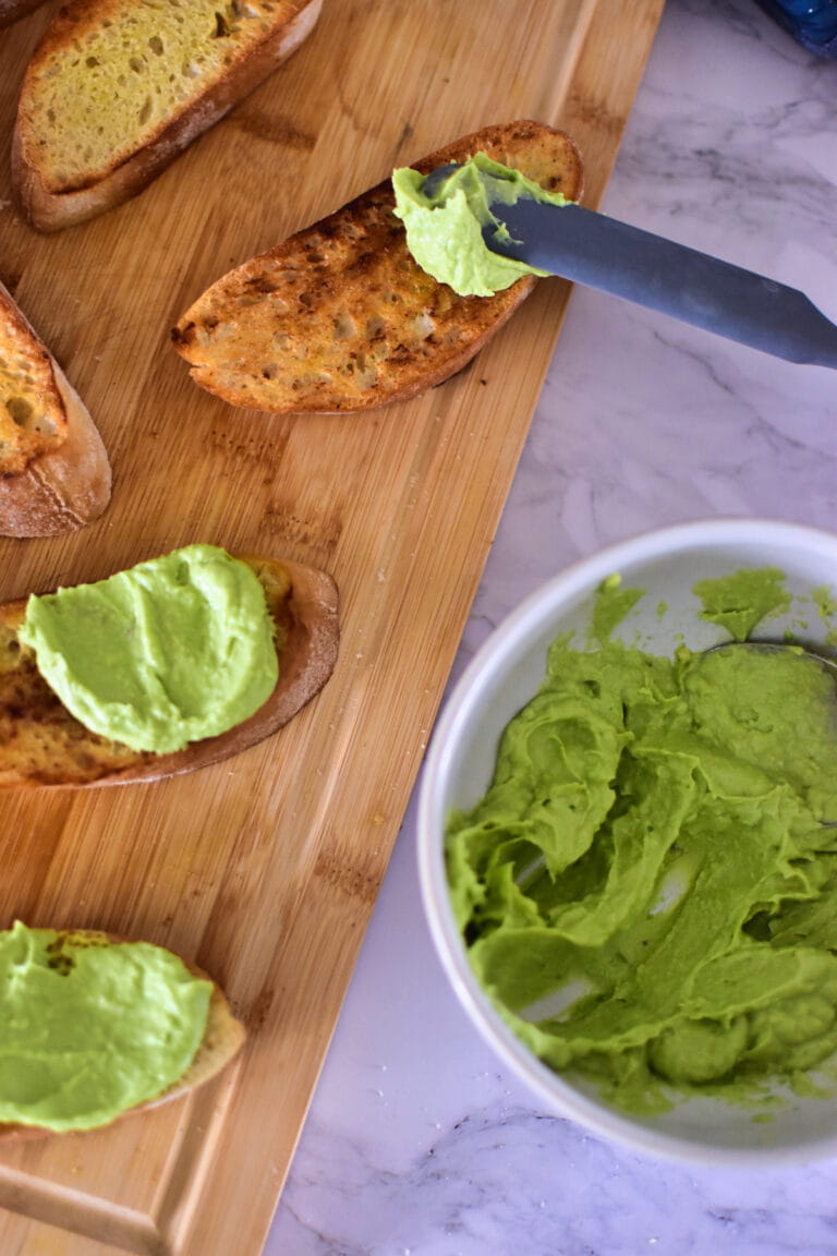 Salami Rose - Entzückende Bruschetta mit Avocado Creme Salami Rose - Entzückende Bruschetta mit Avocado Creme