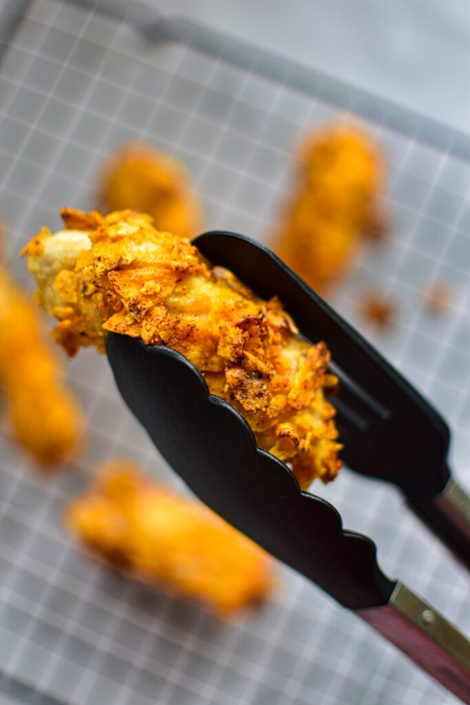 Chicken Nuggets in der Heißluftfritteuse selber machen - mit Nacho Panade
