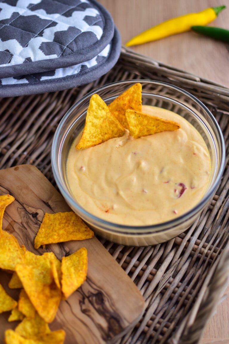 Chili Cheese Dip mit Frischkäse {Schnelles Rezept}