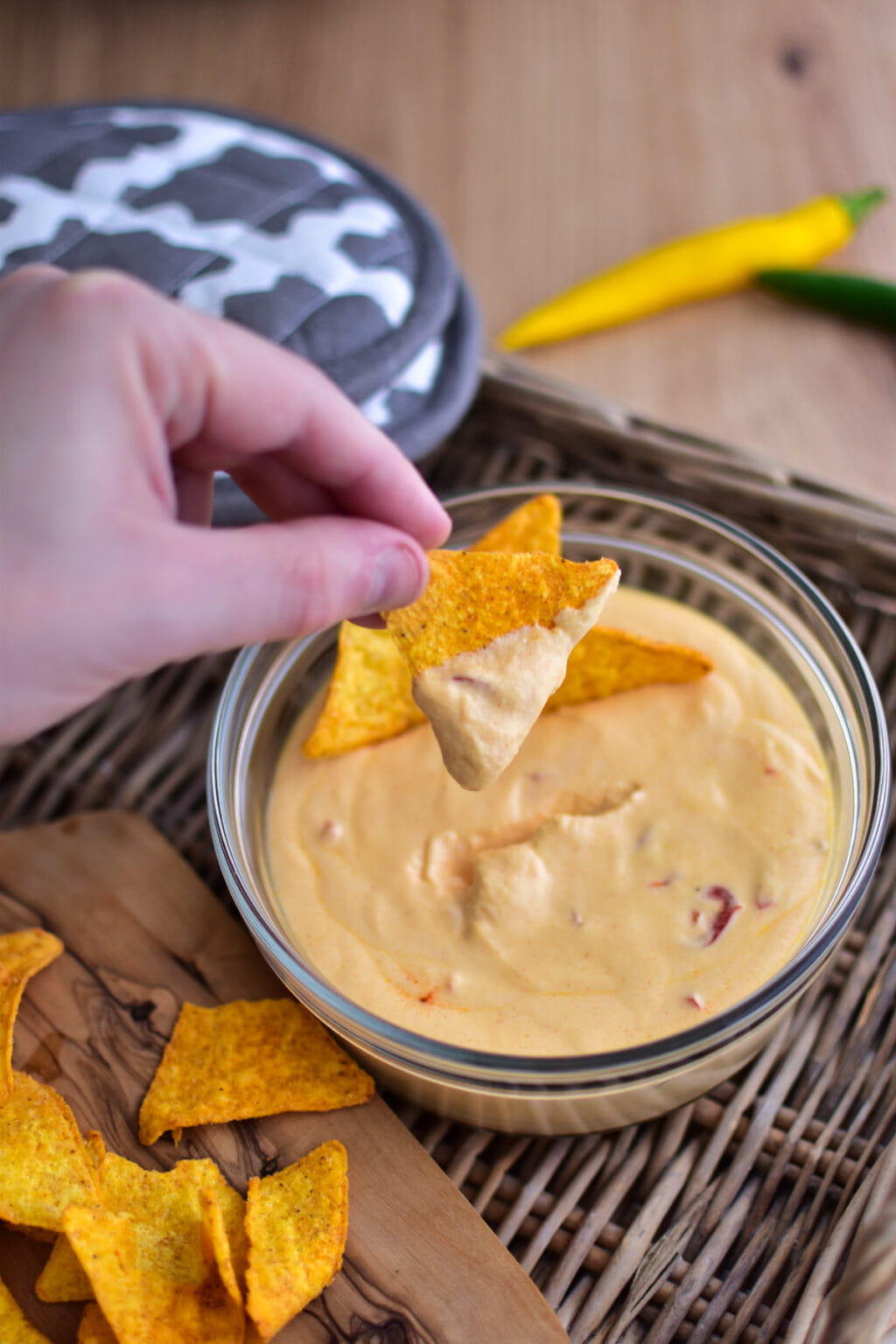 Chili Cheese Dip mit Frischkäse {Schnelles Rezept}