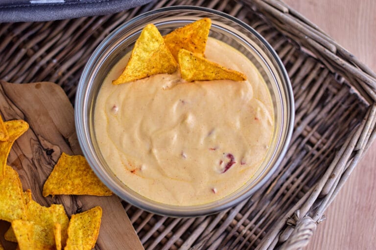 Chili Cheese Dip mit Frischkäse {Schnelles Rezept}