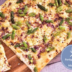Rezept für Flammkuchen mit grünem Spargel