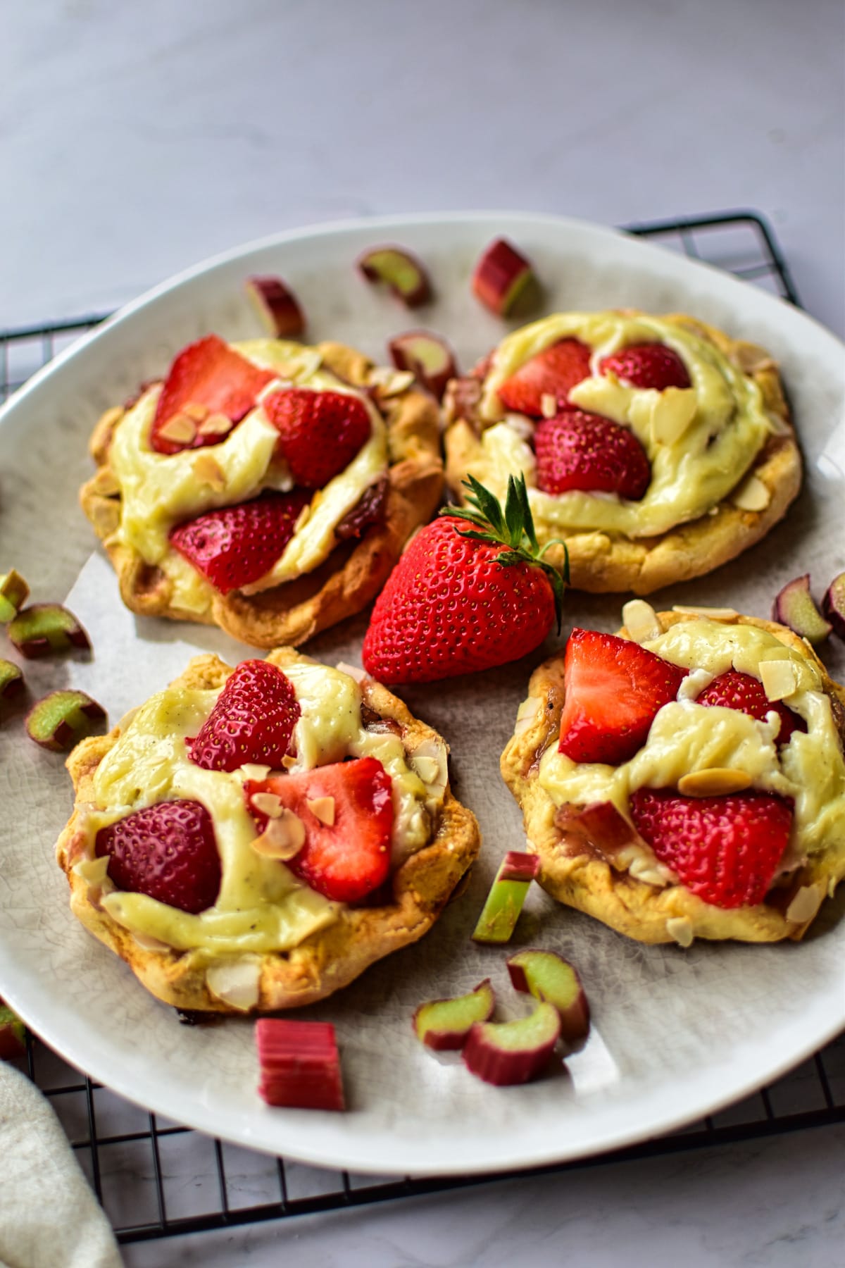 Rhabarber-Erdbeer Törtchen: ein kleines Frühlings-Dessert