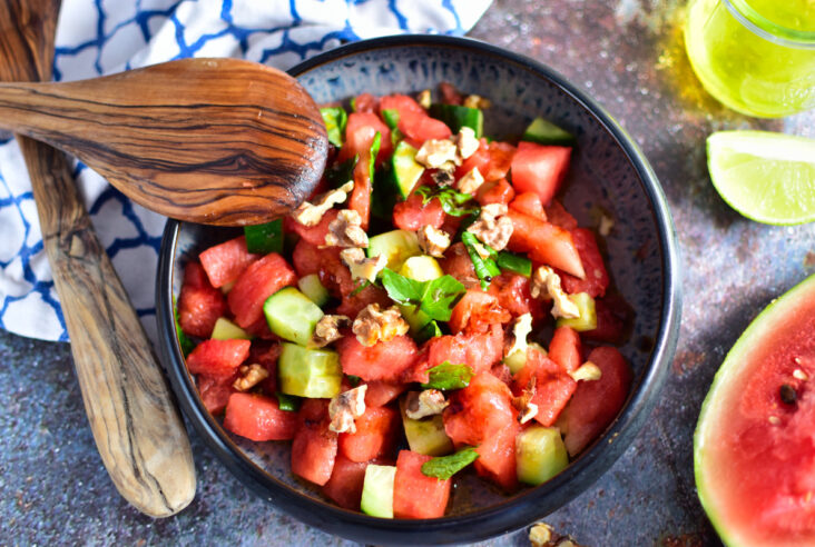 Sommerlicher Melonen-Gurken Salat mit Minze: Einfach und schnell
