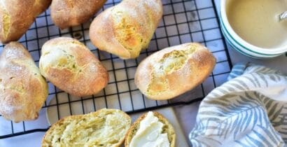 Heißluftfritteuse trifft Bäckertradition: Knusprige Brötchen für das perfekte Frühstückserlebnis