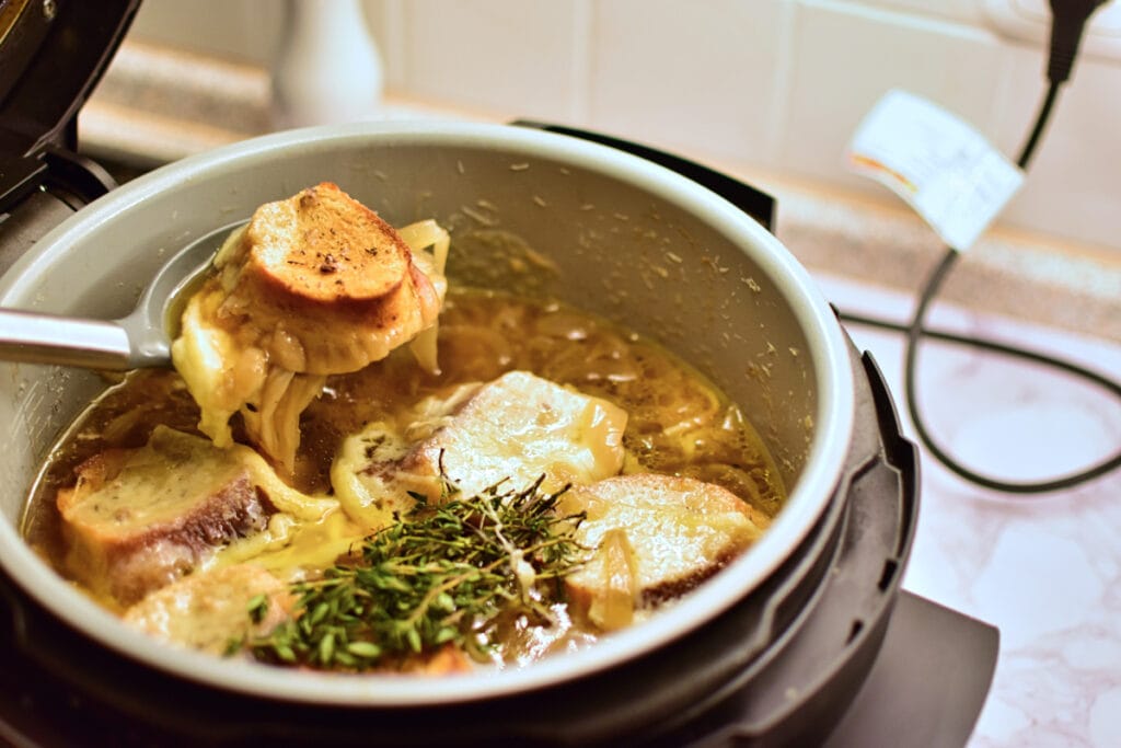 Französische Zwiebelsuppe im Slow Cooker « Hauptsache-Lecker