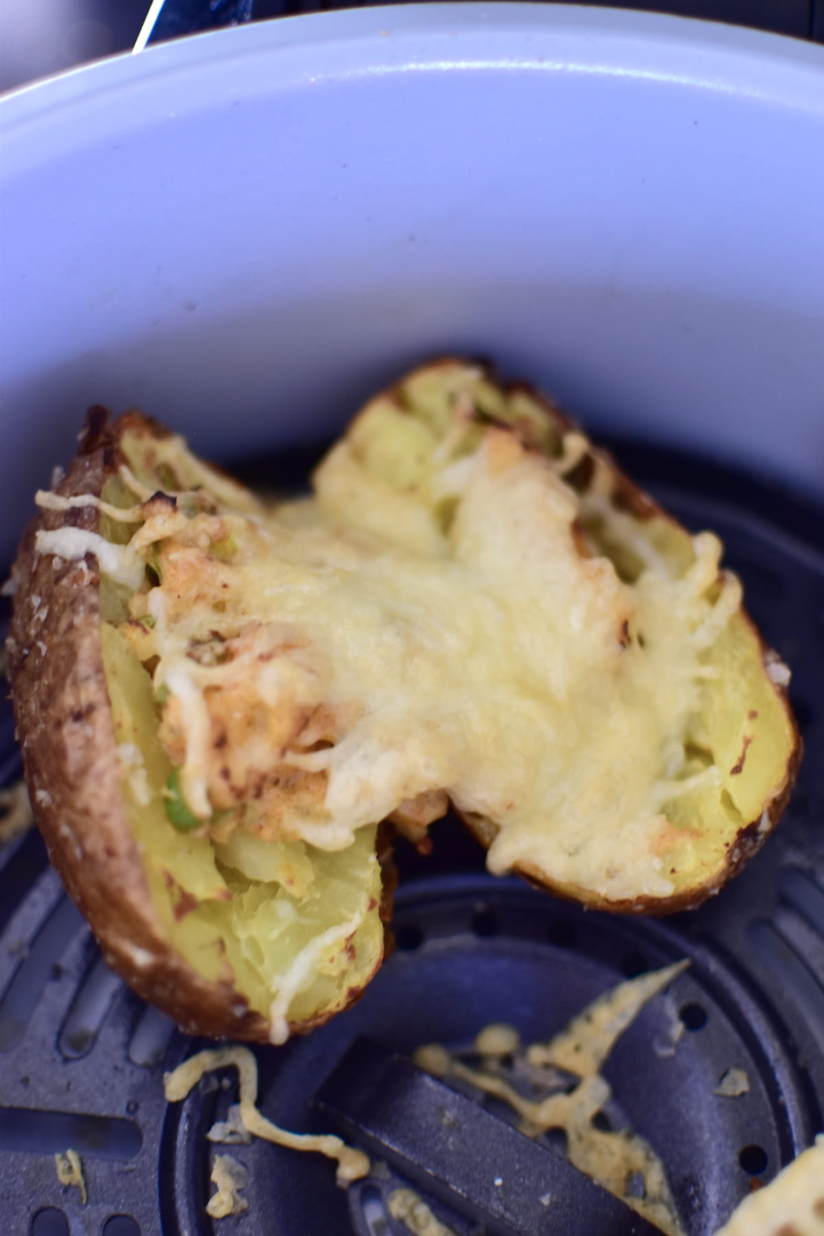 Überbackene Kartoffeln aus der Heißluftfritteuse Überbackene Kartoffeln aus der Heißluftfritteuse