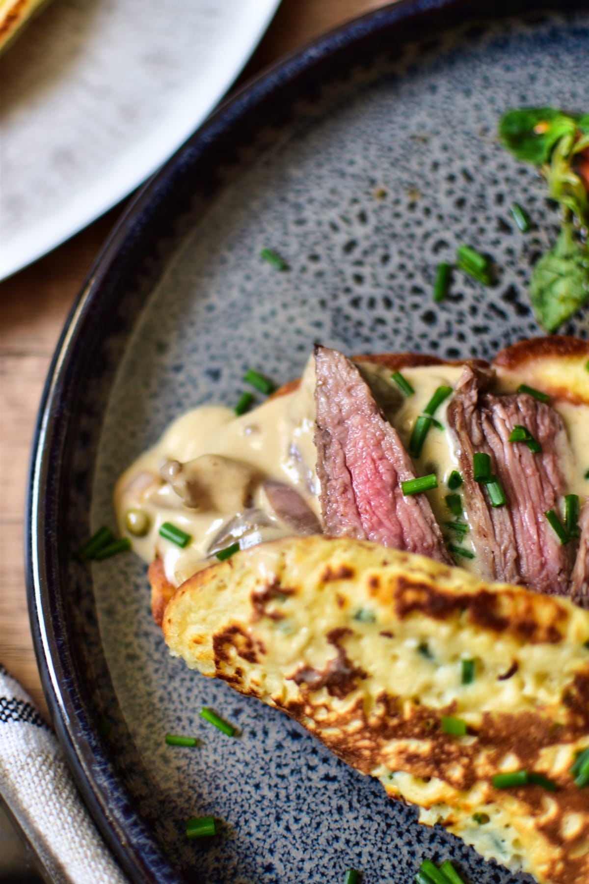 Steak Pfannkuchen mit Espresso-Whiskey-Sauce Steak Pfannkuchen mit Espresso-Whiskey-Sauce