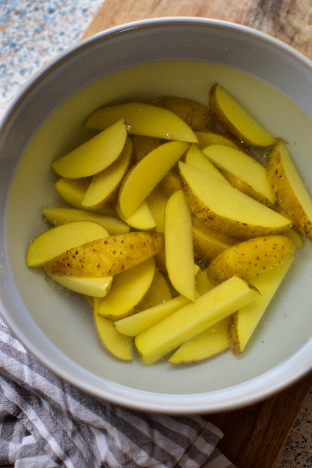 Die knusprigsten Kartoffel Wedges in der Heißluftfritteuse