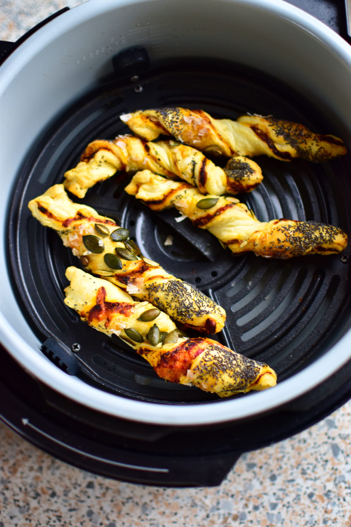 Knusperstangen aus der Heißluftfritteuse: Knusprig, würzig, schnell