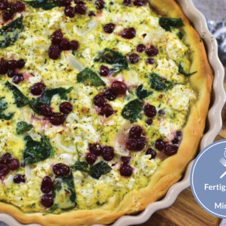Quiche mit Feta, Spinat und Cranberry Füllung
