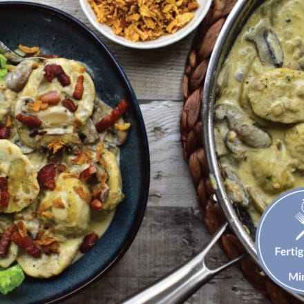 Schnelle Knödelpfanne mit Champignon-Rahm-Sauce
