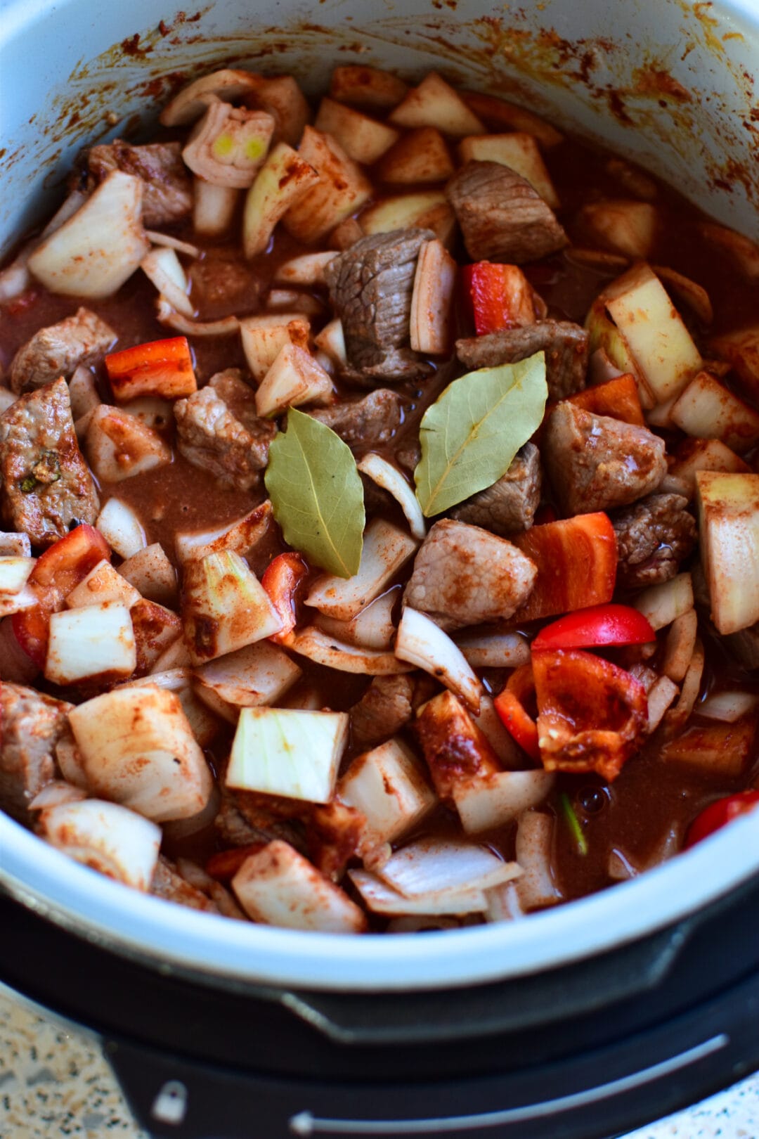 Köstliches Rinder Gulasch im Slow Cooker Köstliches Rinder Gulasch im Slow Cooker
