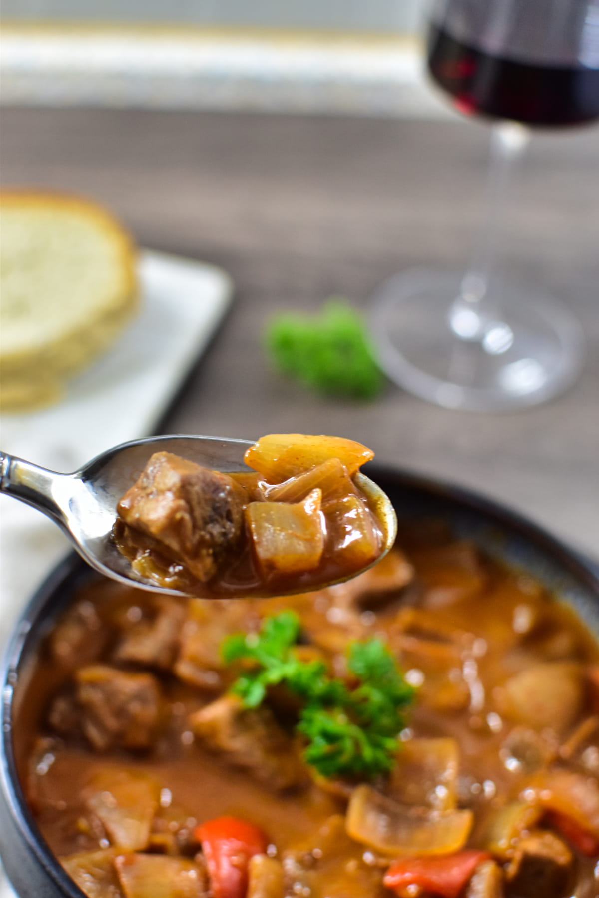 Köstliches Rinder Gulasch im Slow Cooker Köstliches Rinder Gulasch im Slow Cooker