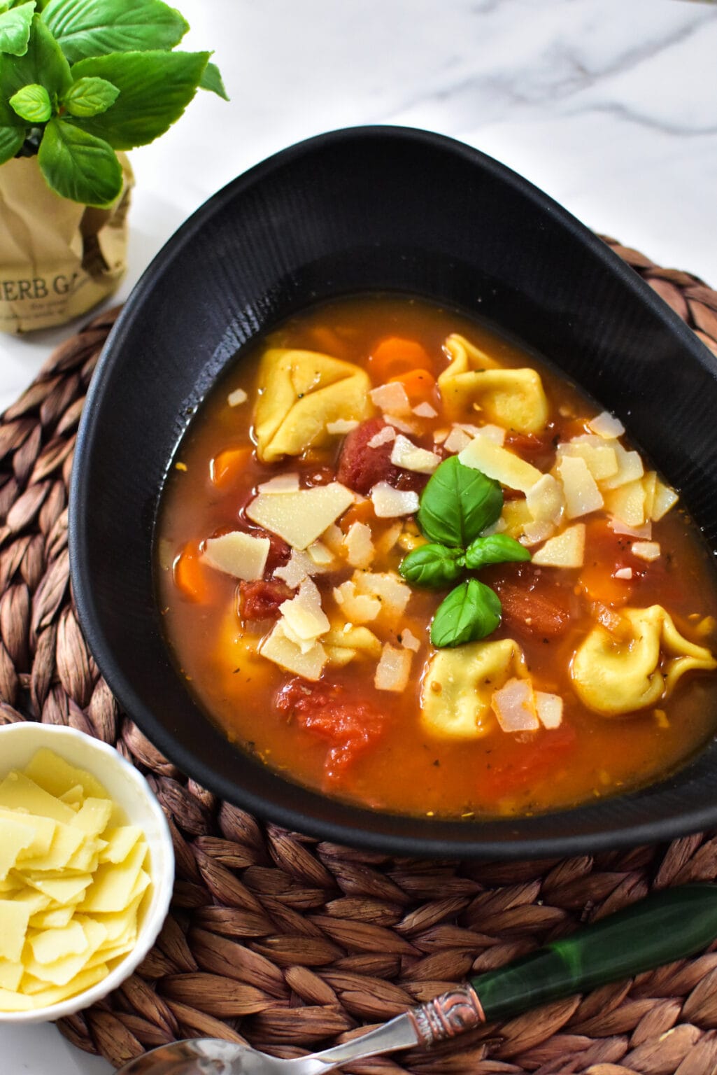 Ninja Foodi Tortellini Suppe {schnell und einfach}