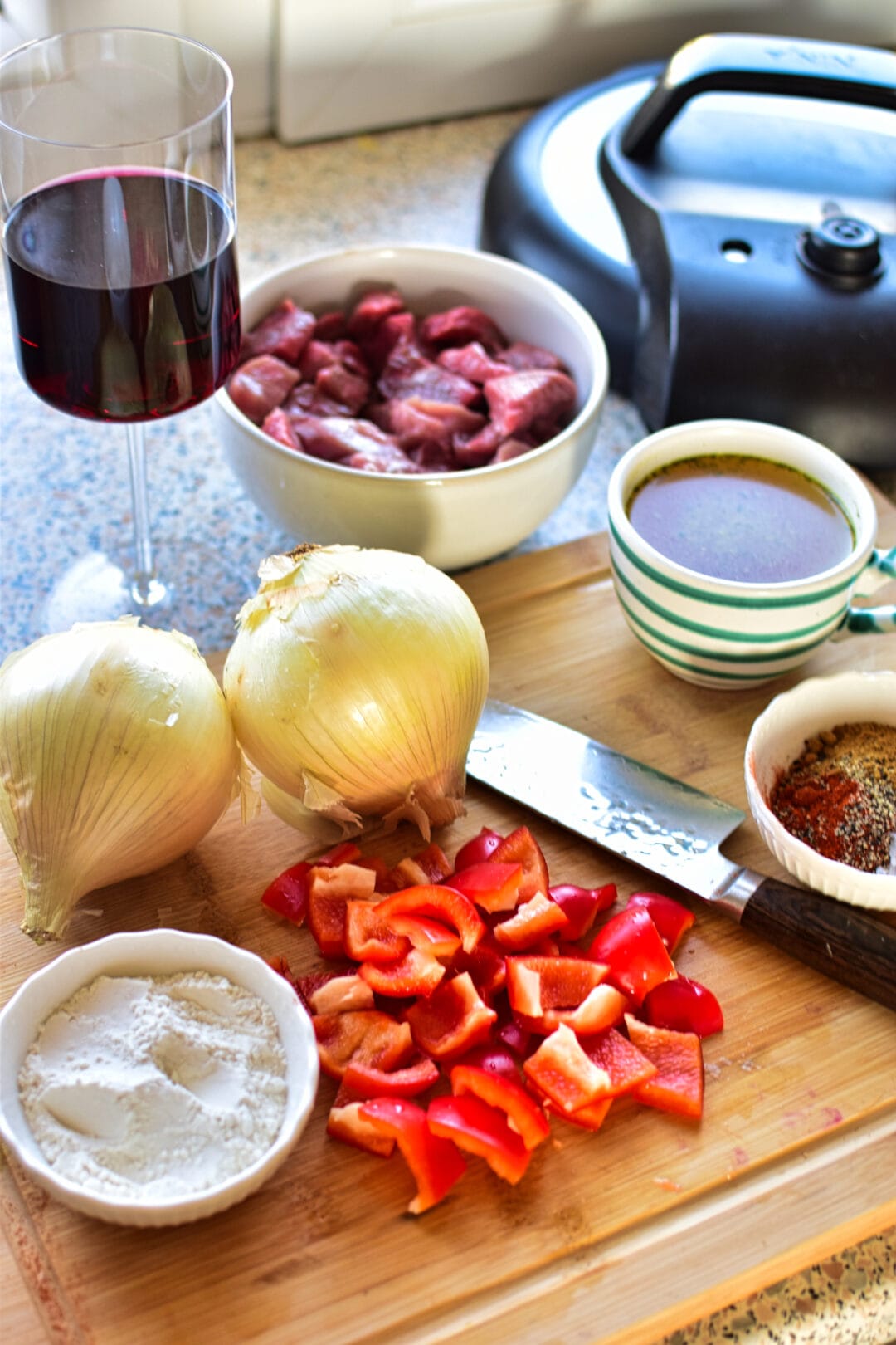 Köstliches Rinder Gulasch im Slow Cooker Köstliches Rinder Gulasch im Slow Cooker