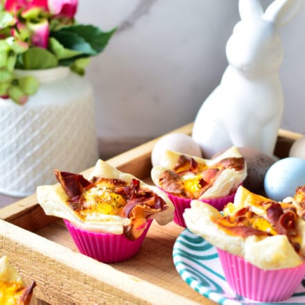Schnelles Osterfrühstück aus dem Airfryer: Eier Nester mit Schinken, Käse und Blätterteig