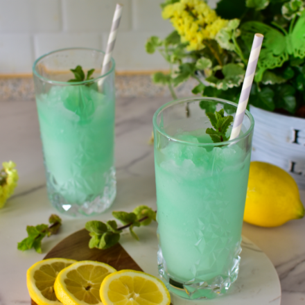 Genieße den Frühling mit einem selbstgemachten Ninja Creami Slushie als gefrorene Maibowle