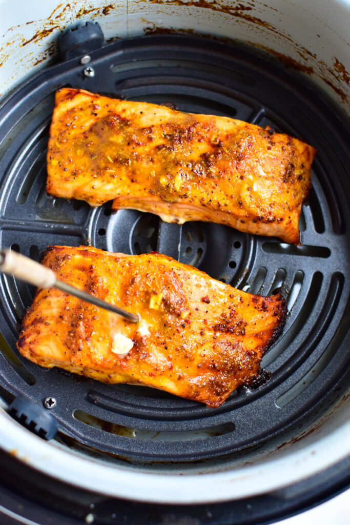 Lachsfilets im Airfryer mit goldbrauner Pfirsich-Glasur