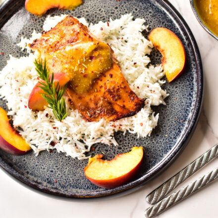 Leckeres Rezept für Lachs in der Heißluftfritteuse mit Pfirsich