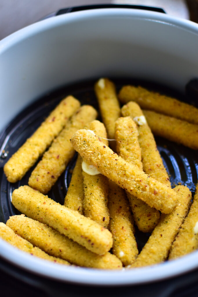 Tiefkühl Snack aus der Heißluftfritteuse: Mozzarella Sticks