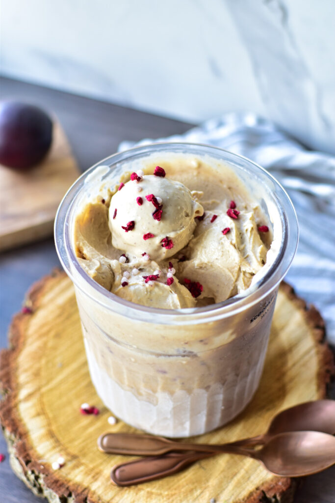 Perfekt zum Dessert: Selbstgemachtes Zwetschgeneis