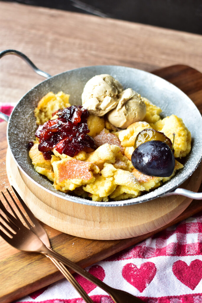 Selbstgemachter Zwetschgenschmarrn - Schritt für Schritt Anleitung zum perfekten Kaiserschmarrn