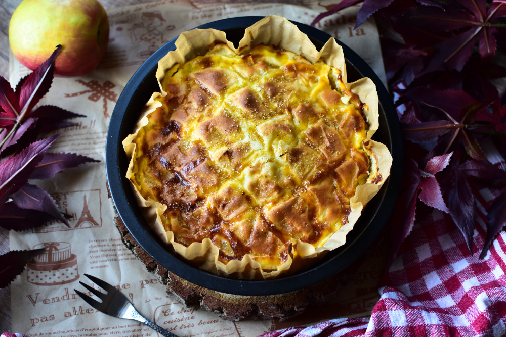 Frisch gebackener Apfelkuchen aus dem Airfryer