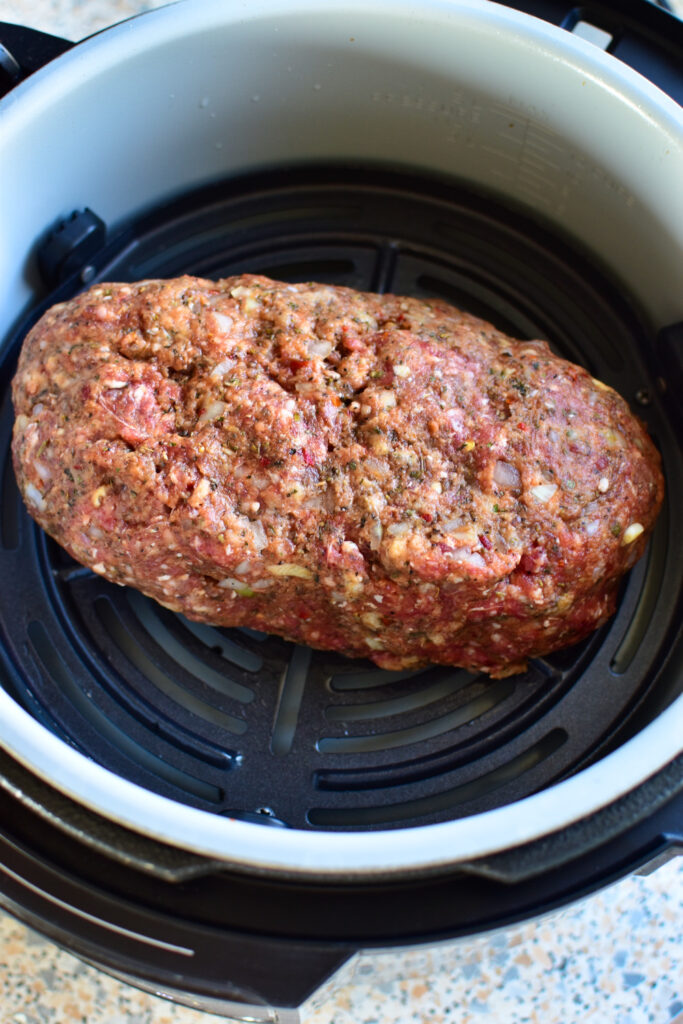 Hackbraten in einem Airfryer Korb zubereitet im Ninja Foodi.