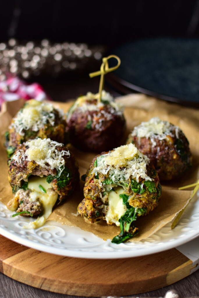 Käsefrikadellen im Airfryer gemacht mit einer Parmesan Haube