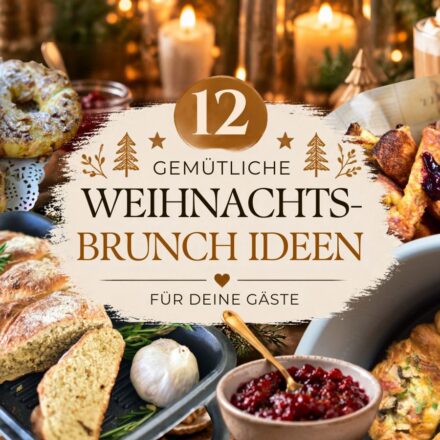 Schriftzug mit Text "12 gemütliche Weihnachtsbrunch Ideen". Darum verteilt verschiedene Frühstücksideen wie weihnachtliches selbstgebackenes Brot, Apfelringe oder gefüllte Croissants.