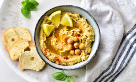 Hummus Rezept einfach mit Zitrone und geröstetem Knoblauch