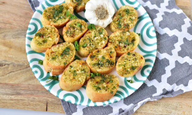 Knoblauchbaguette im Airfryer – schnell & knusprig