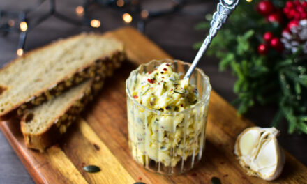 Einfache Knoblauchbutter – mit geröstetem Knoblauch