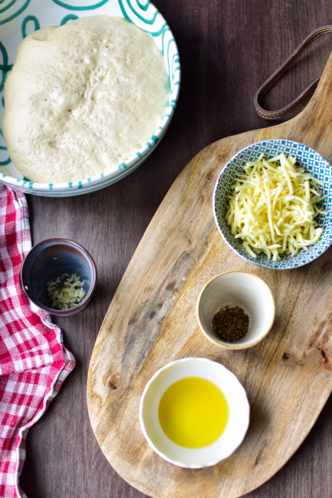 Die Zutaten für HLF Pizzastangen auf einen Blick