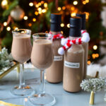 Festlicher Lebkuchen Likör mit Likör 43, verfeinert mit Lebkuchengewürz und Kakao – perfekt zu Weihnachten.