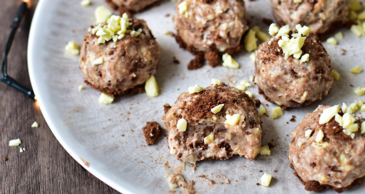Cheesecake-Bällchen mit Spekulatius und weißer Schokolade