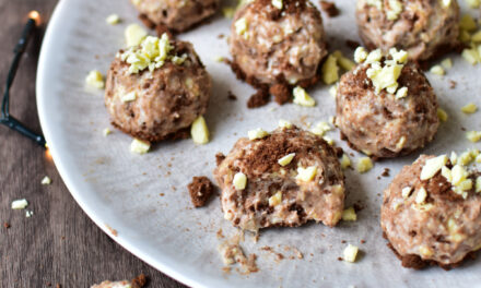 Cheesecake-Bällchen mit Spekulatius und weißer Schokolade
