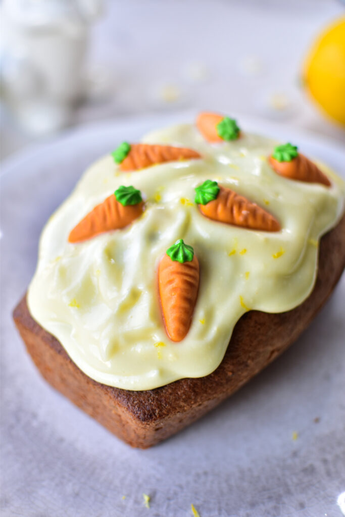 Saftiger Karottenkuchen im Airfryer mit Frischkäse-Frosting