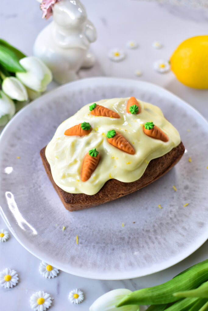 Karottenkuchen im Airfryer frisch gebacken