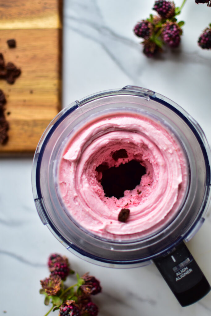 Ninja Creami Eis mit echten Himbeeren.