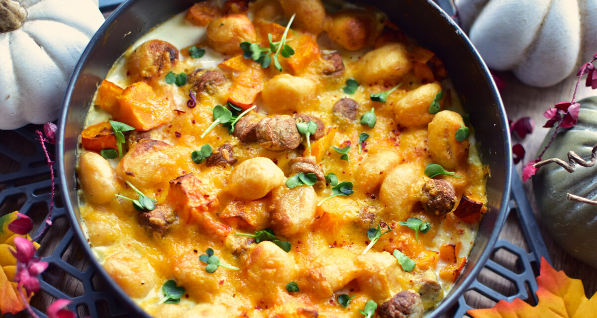 Airfryer Gnocchi Auflauf mit Kürbis, Bratwurst und Ziegenkäse