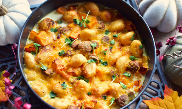 Airfryer Gnocchi Auflauf mit Kürbis, Bratwurst und Ziegenkäse