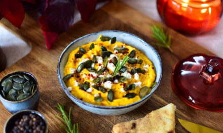 Cremiger Kürbis-Dip mit Feta & Honig