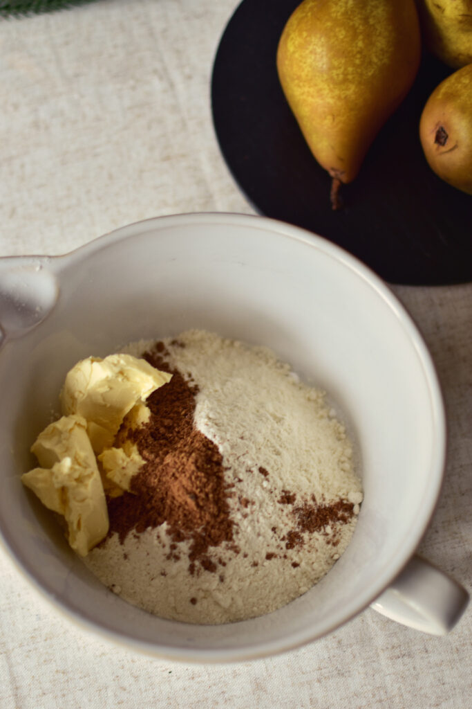 Die Zutaten für das Weihnachtsdessert zum Vorbereiten auf einen Blick.